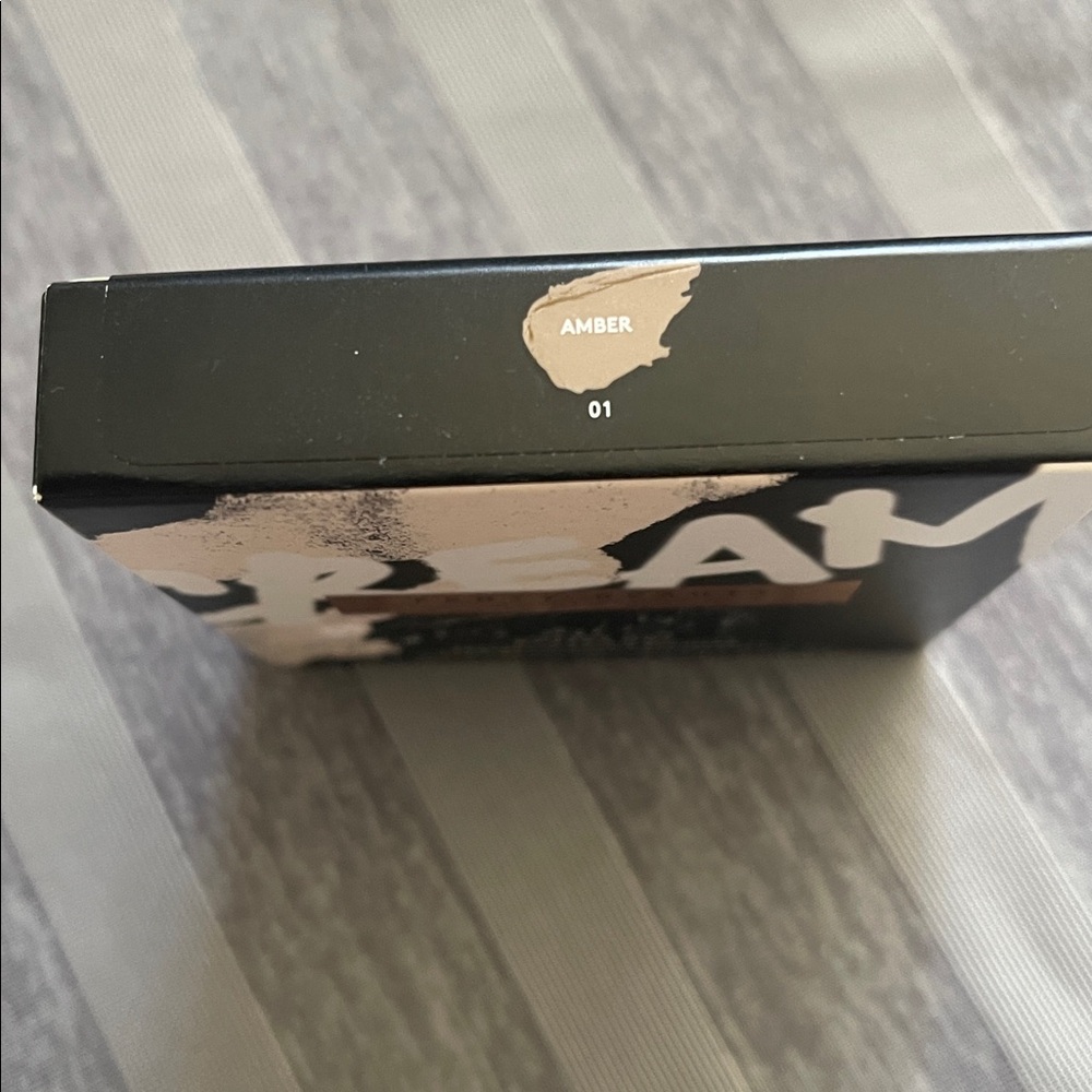 Fenty Amber Cheeks Out Cream Bronzer - Picture 4 of 7